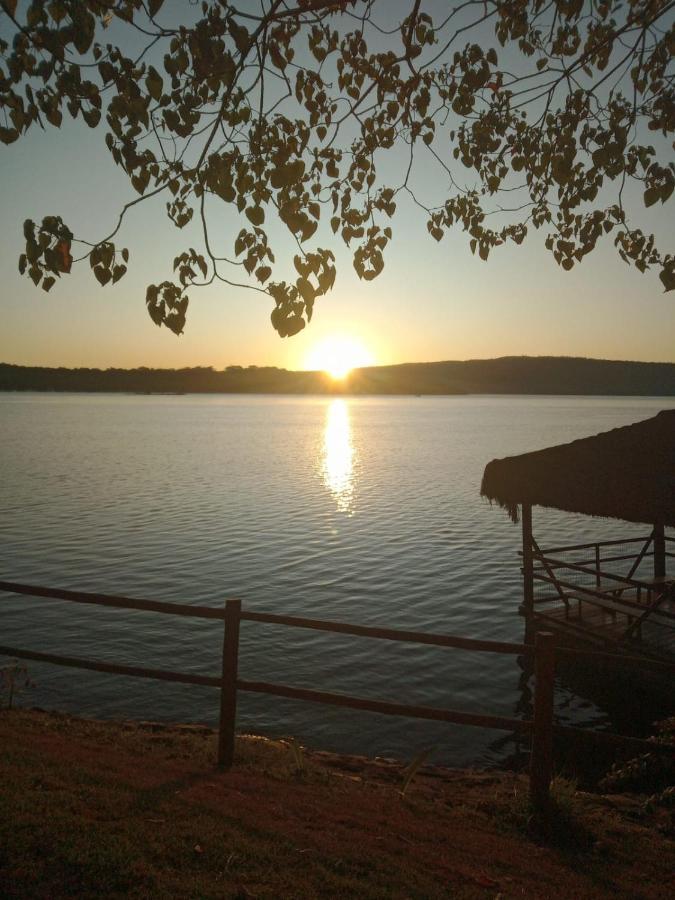 Aldeia Do Lago: Lakeside Apartment with Modern Kitchen and Pool Access Caldas Novas Exterior photo