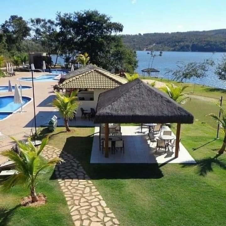 Aldeia Do Lago: Lakeside Apartment with Modern Kitchen and Pool Access Caldas Novas Exterior photo